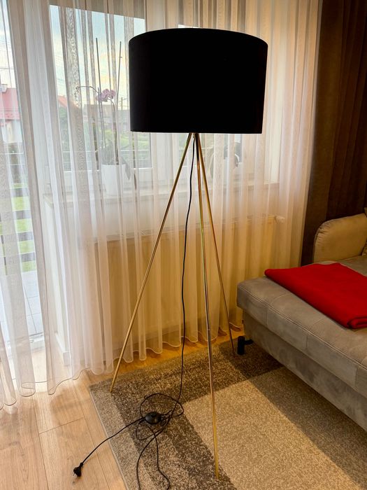 Lampa pokojowa stojąca