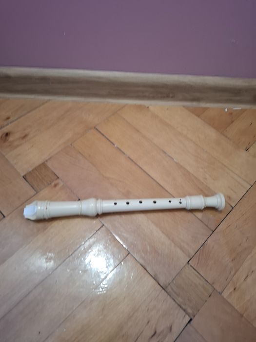 Flet prosty w bardzo dobrym stanie.