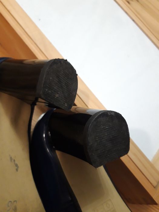 Pantofle granatowe, lakierowane