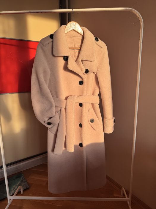 Шуба жіноча біла з овчини