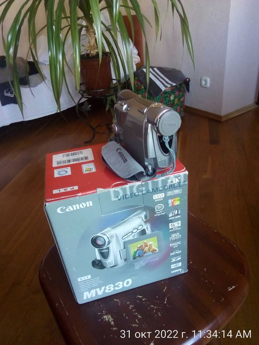 Видеокамера CANON MV 830