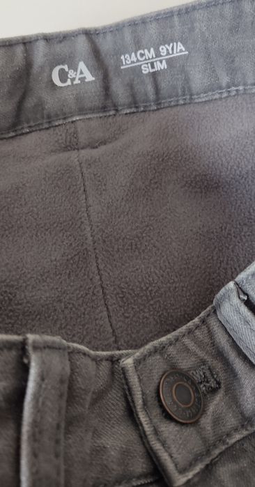Nowe bez metki jeansy ocieplane chłopięce C&A, 134