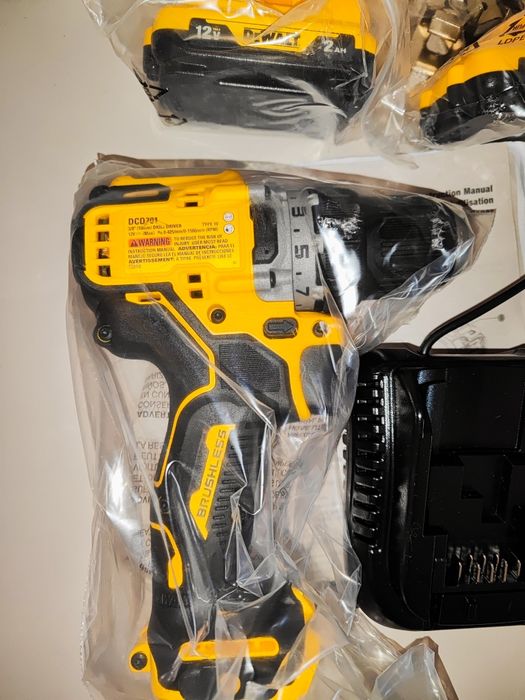 Оригінальний комплект DCK221F2 XTREME 12V MAX