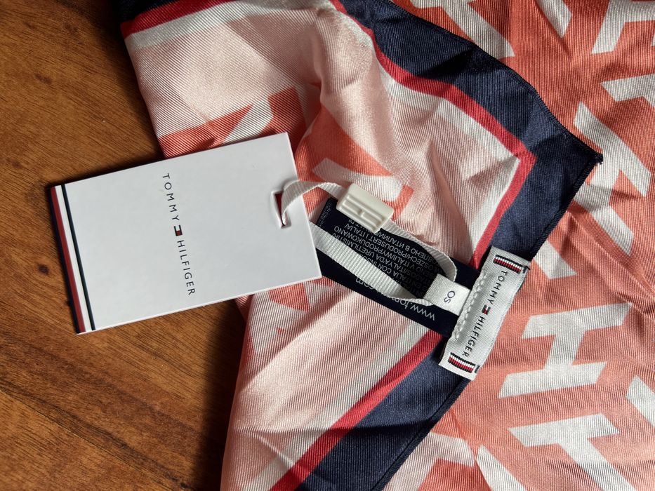 Nowa apaszka 100 % jedwab Tommy Hilfiger