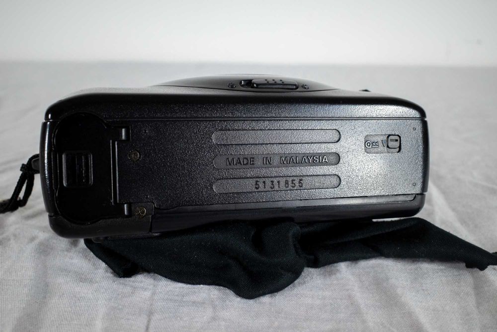 Nikon EF100 – aparat analogowy
