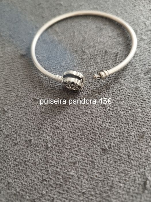 Brincos e pulseiras