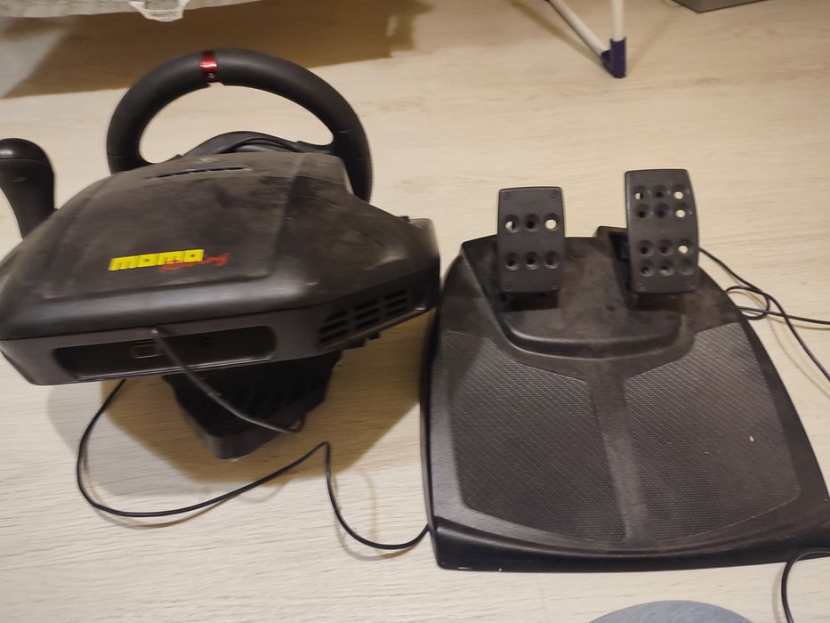 Kierownica z pedałami Logitech