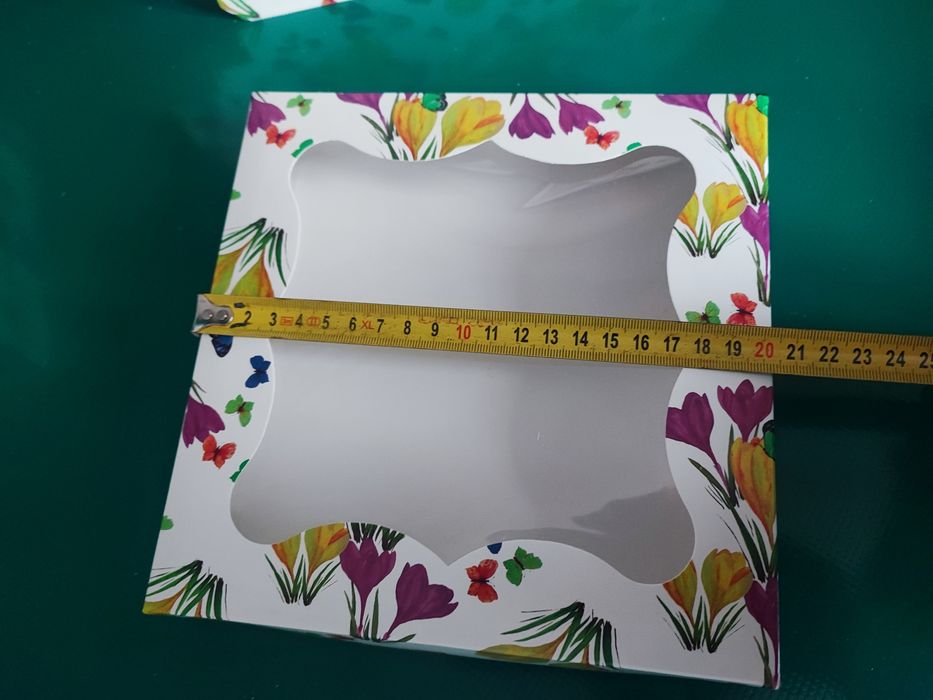 Zestaw 9 szt. Kolorowe kartonowe opakowanie na desery 20*20*3 cm