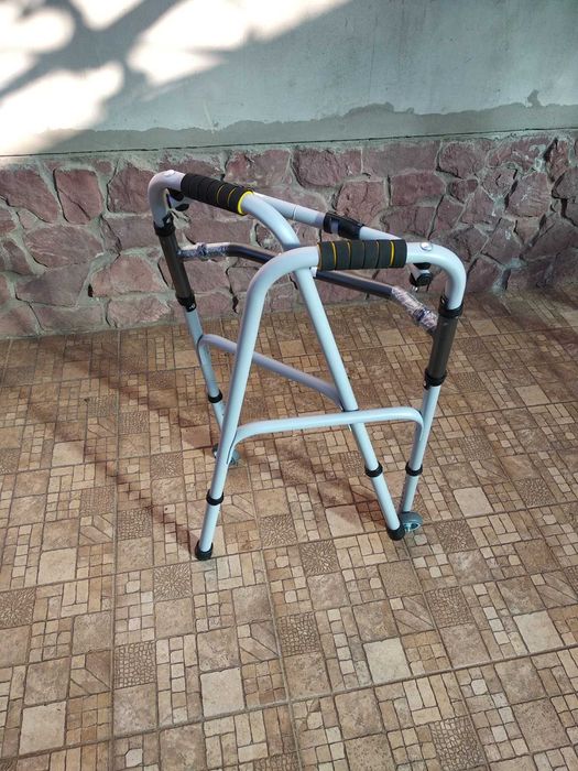 ходунки новые, с колёсами, складные