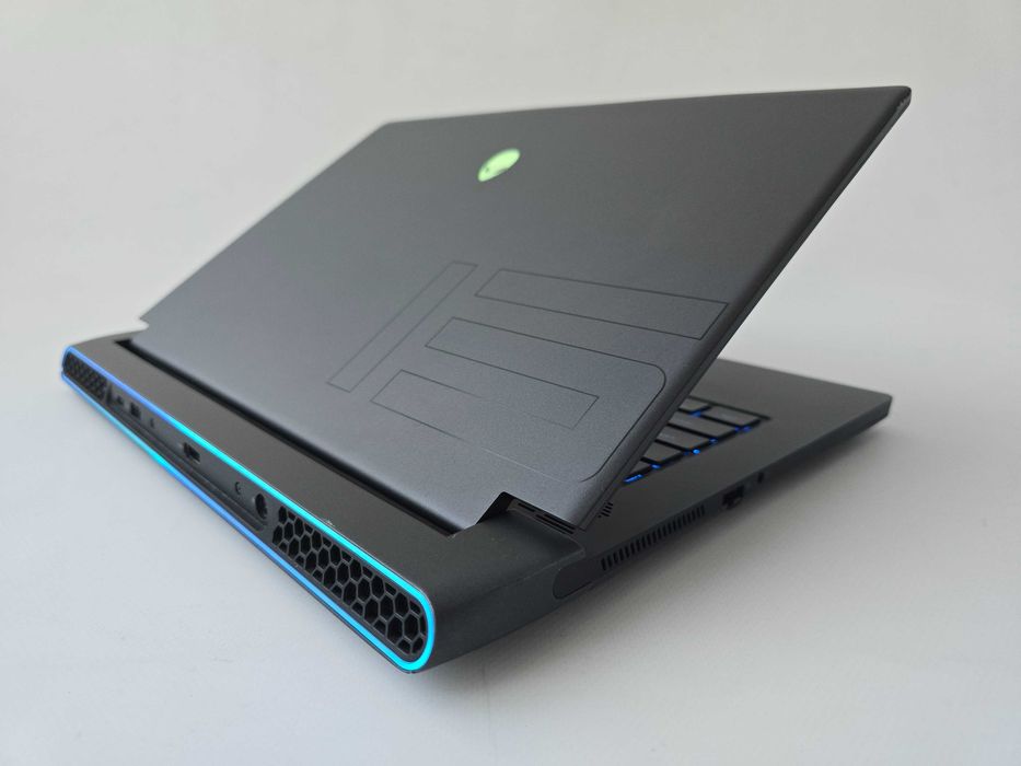 Alienware M15 R5 R7 5800H/RTX 3060/RAM 16GB/SSD 512GB/165Hz