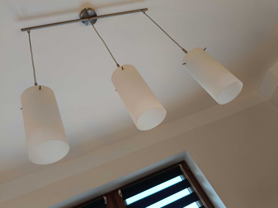 lampa wisząca z trzema oprawami