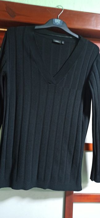 Чорний светрик жіночий