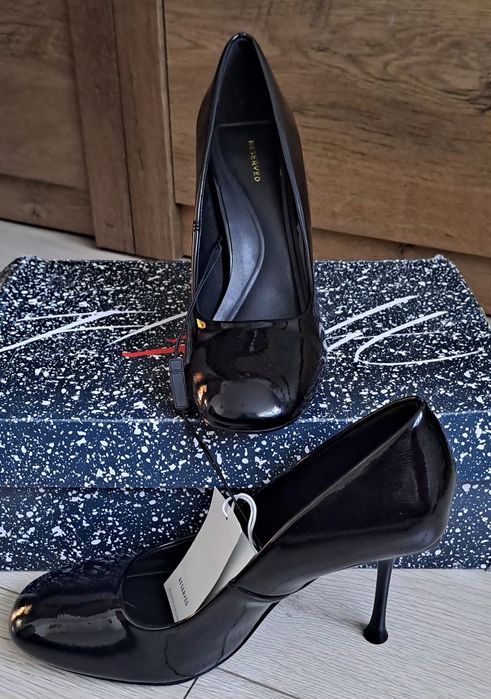 Eleganckie szpilki  lakierki eco skora.Nowe