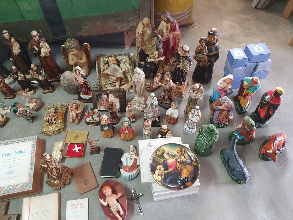 Grande Coleção de Arte Sacra, Santos, Presépios e Objetos Religiosos | Lote Completo