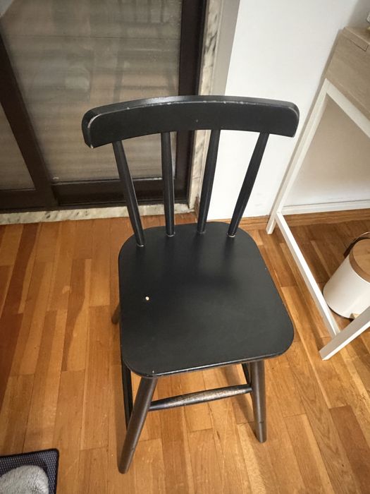 Cadeira AGAM preta em madeira