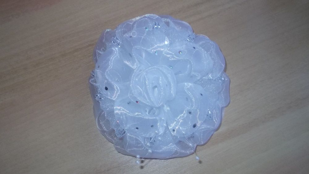 Нарядный бант для школьницы