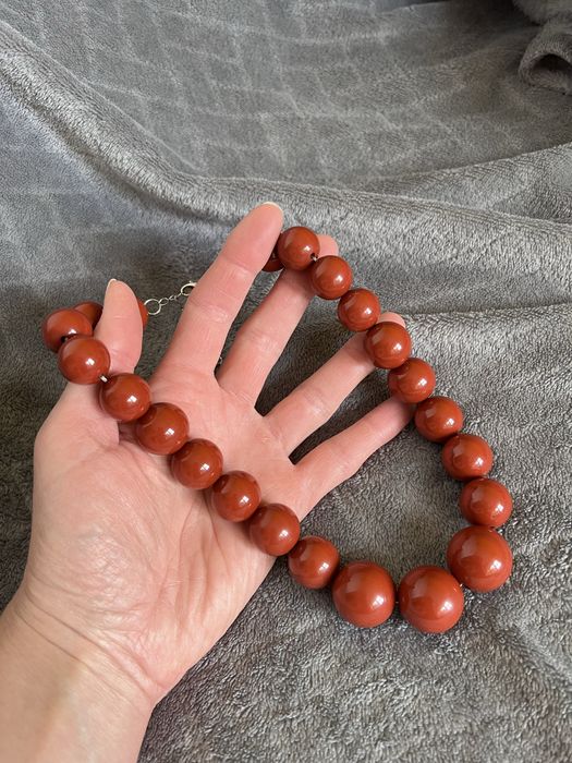 Brązowe korale na żyłce