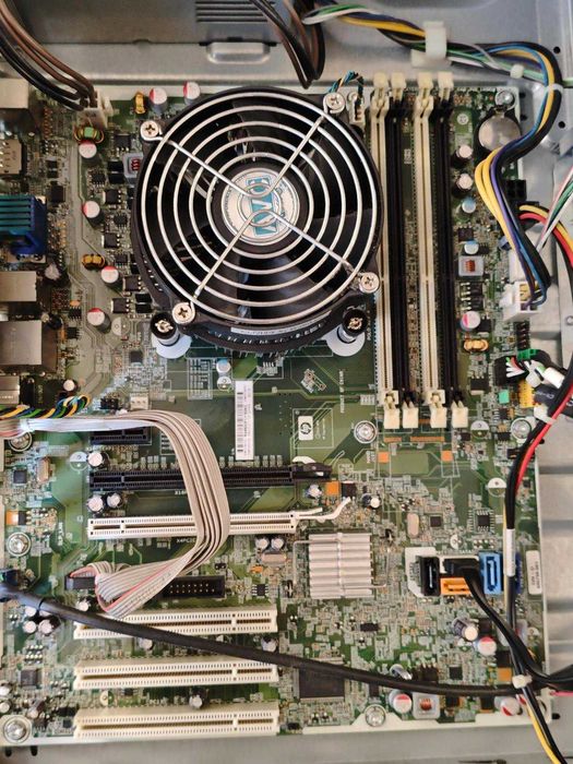 HP Compaq 8100 Elite CMT | i3 + Motherboard + Fonte | A Funcionar