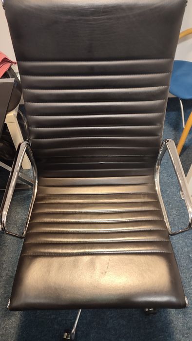 Stół i fotel  biurowy