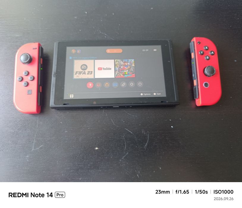 Nintendo Switch czerwone Joy-Cony + stacja dokująca