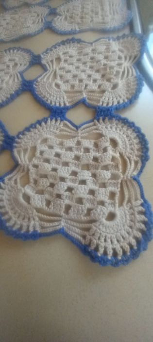 Toalha de mesa em renda para desocupar 50€
3 panos em renda 15€
Matosi