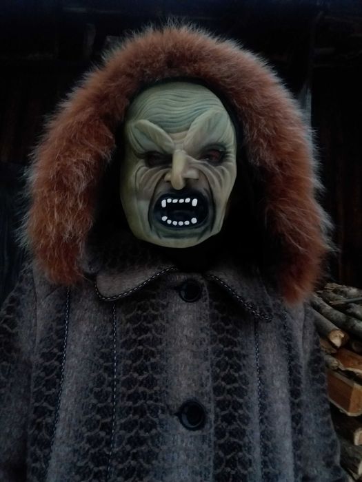 "ЗЛА СВАРЛИВА СКАЖЕНА БАБА" та дід, череп, чорт, інші.. Вертеп Маланка