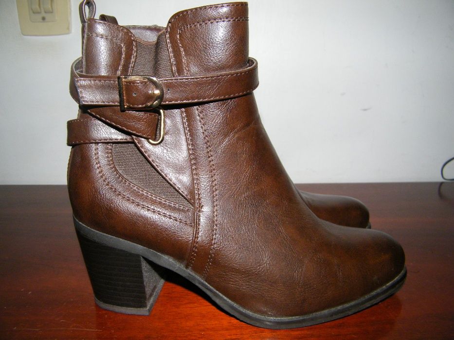 Botas castanhas cano curto, como novas (Senhora, nº36)