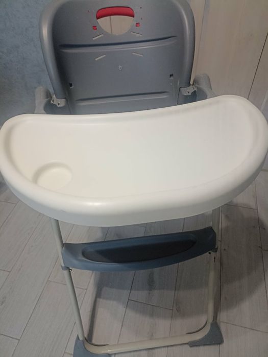 Дитячий стільчик для годування