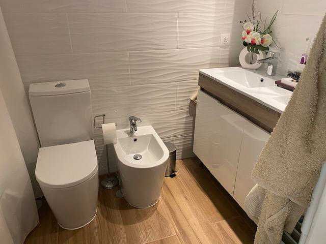 Apartamento T3 – Carnide, Rua Manuela Porto - totalmente remodelado, em zona de excelência.