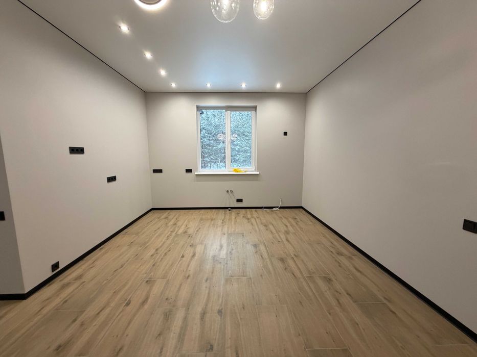 Шикарний будинок на 15 сотках, з ремонтом, з виходом в ліс! з підвалом