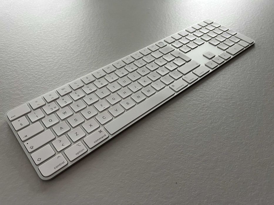 Apple Magic Keyboard z Touch ID i Numpad A2520