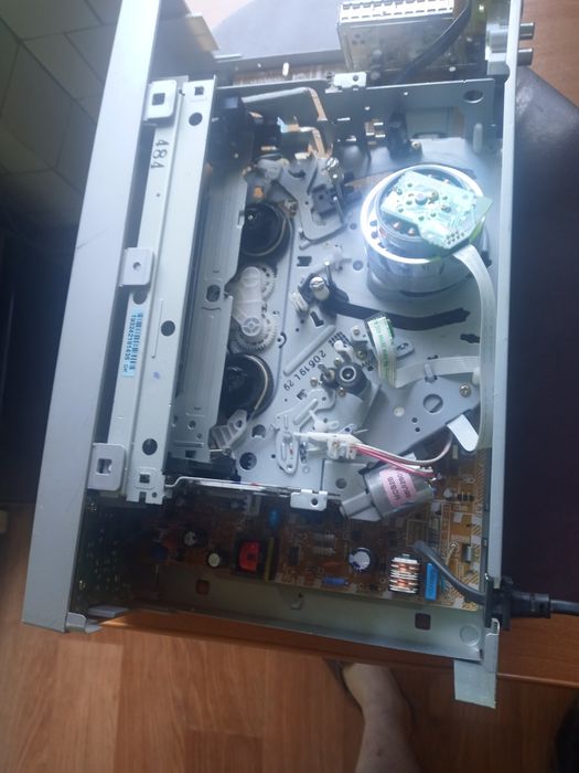 Відеомагнітофон  Schneider SVC618 (Hi-FI  Stereo.)