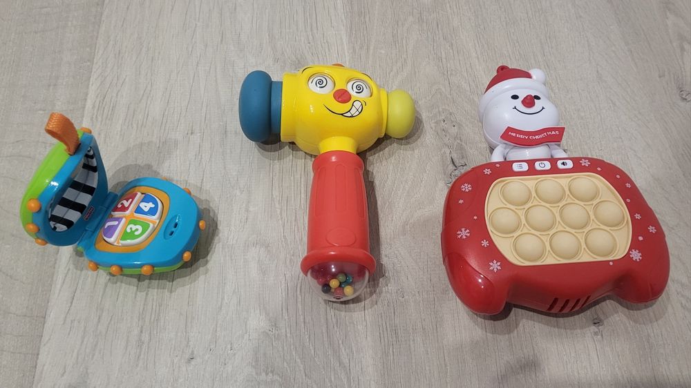 Zabawki Jeżdżąca ciuchcia, Zestaw zwierzątek, telefon, Pop It, młotek