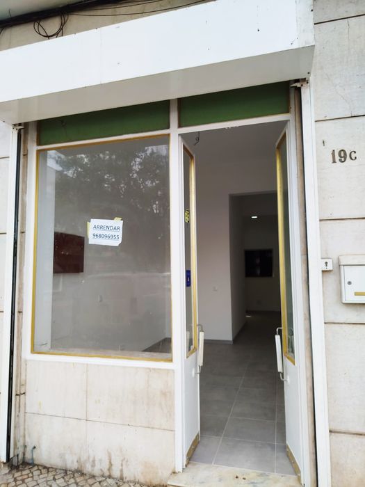 Loja às portas de Lisboa ( Damaia de cima) Amadora, Águas Livres