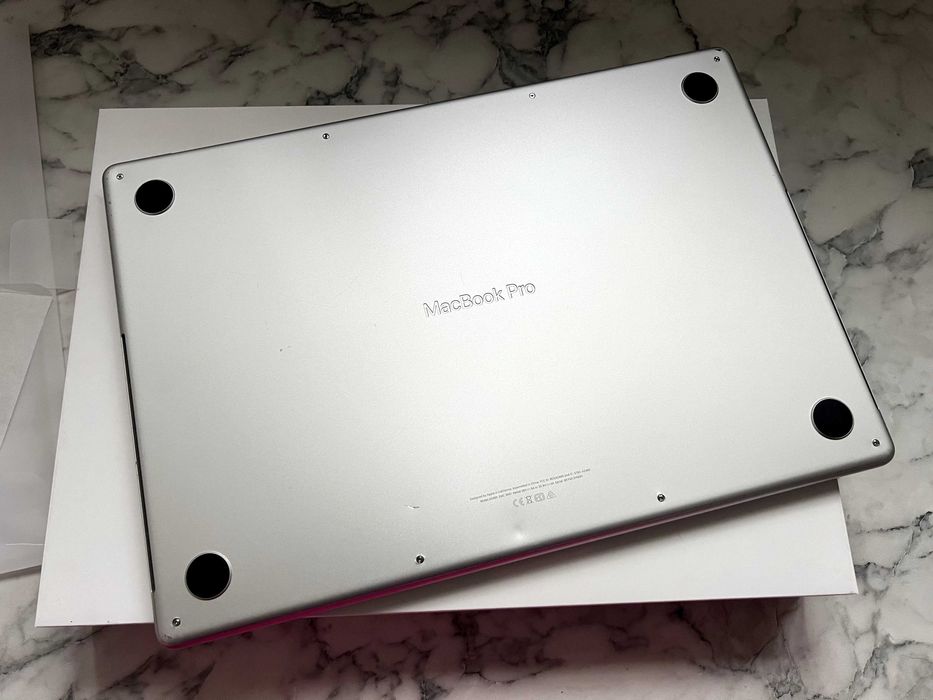 Macbook Pro 16 2021 M1 Pro 16 GB 1TB SSD A2485 Silver