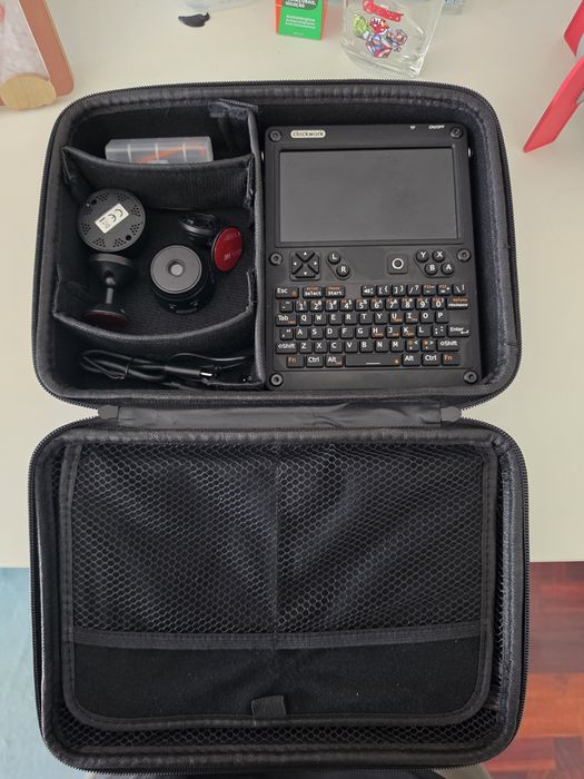 uConsole Clockwork com CM5 8Gb RAM + 64Gb Armazenamento