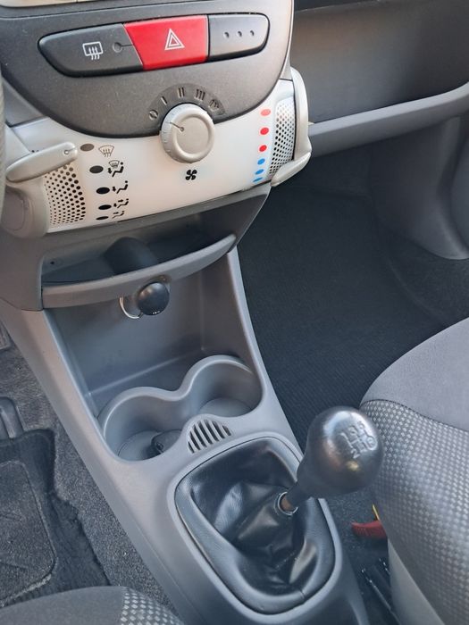 Toyota aygo czerwony