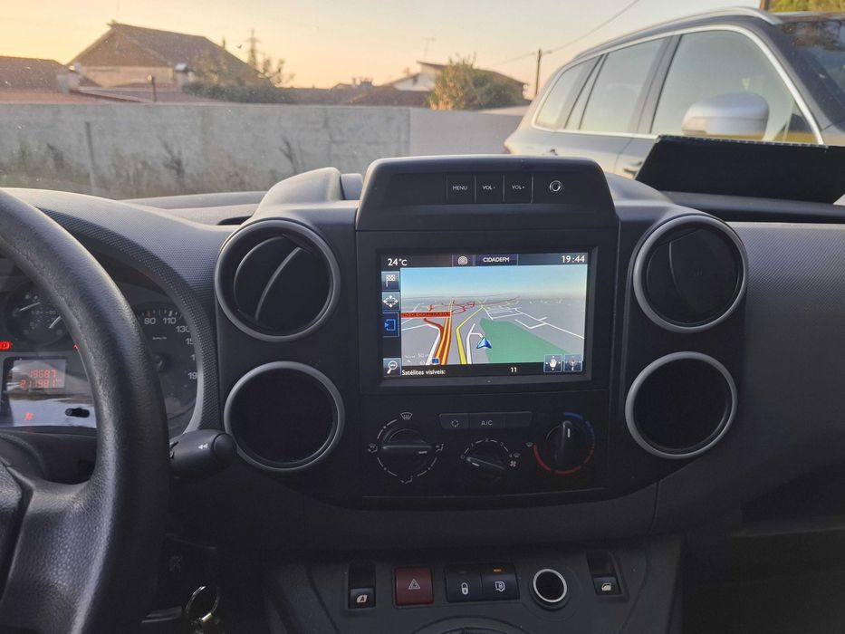Peugeot Partner 2017 de 100 cv acidentada