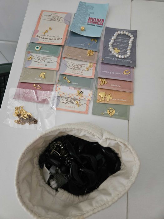 Lote material para bijuteria DIY – pendentes, correntes e outras peças