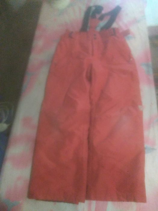 Подарю 2 детских зимних комбинезона