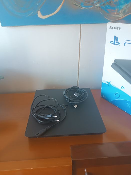 PlayStation 4 Slim 1TB + comando
