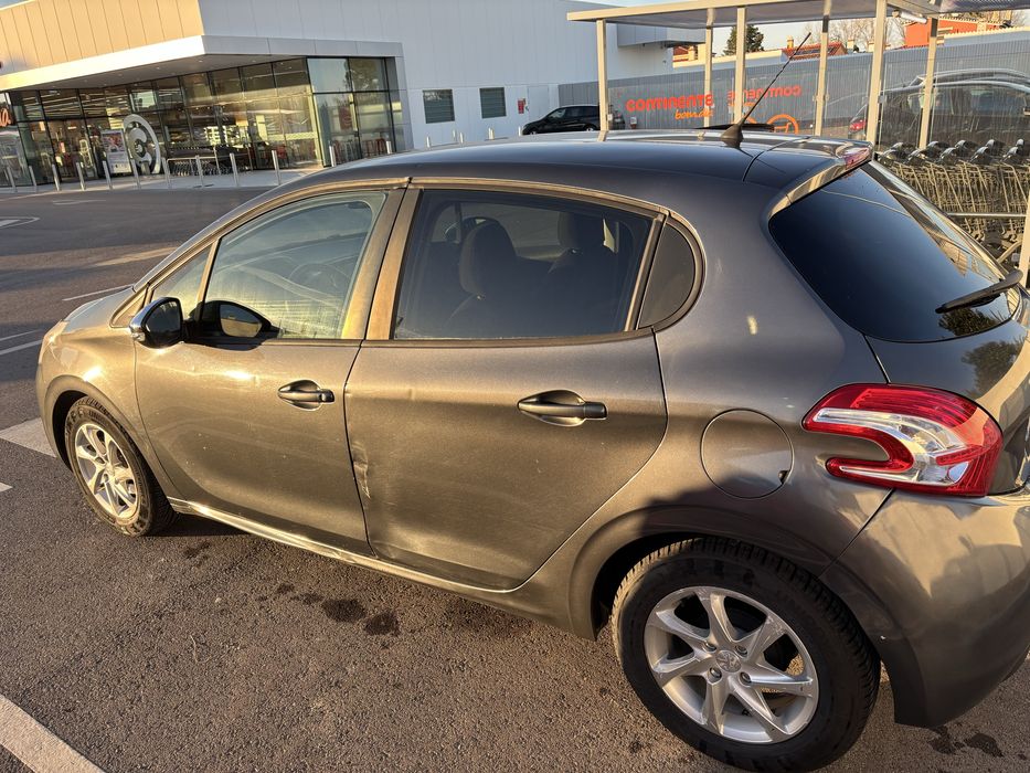 PEUGEOT 208 1.2