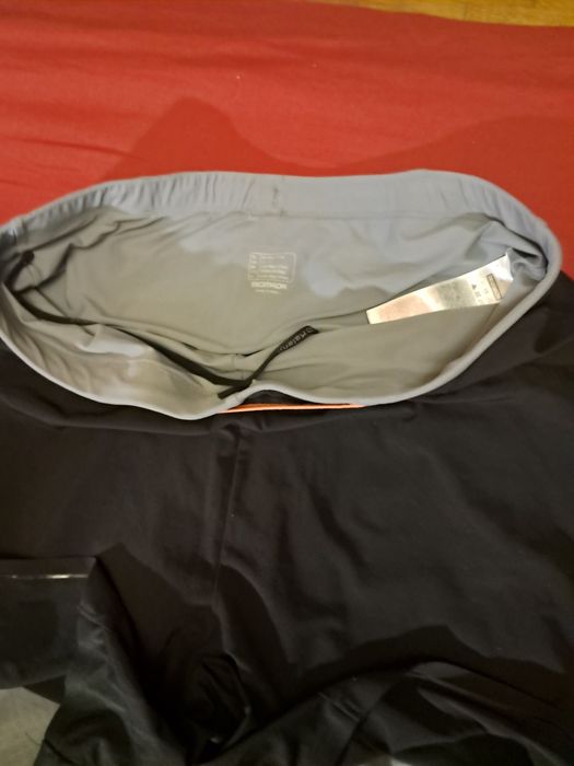 Шорты беговые Kalenji   2 в 1 черного цвета