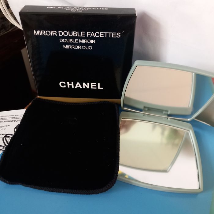 Nowe lusterko kieszonkowe 7 x 7 Chanel