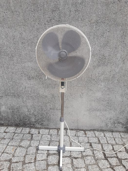 Ventoinha Eléctrica com Tripé