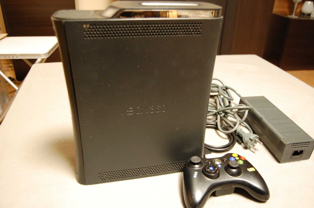 konsola Xbox 360, 120GB, zasilacz, kable, pad bezprzewodowy