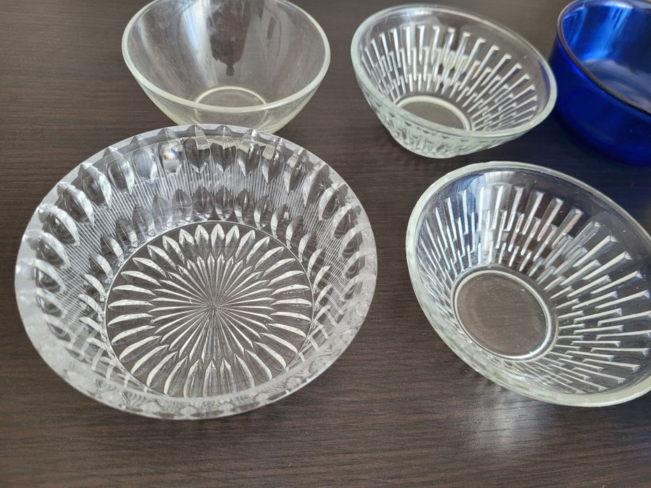 Piękny zestaw 6 salaterek