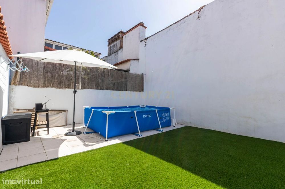 Moradia T2 renovada com espaço exterior e possibilidade de piscina, lo