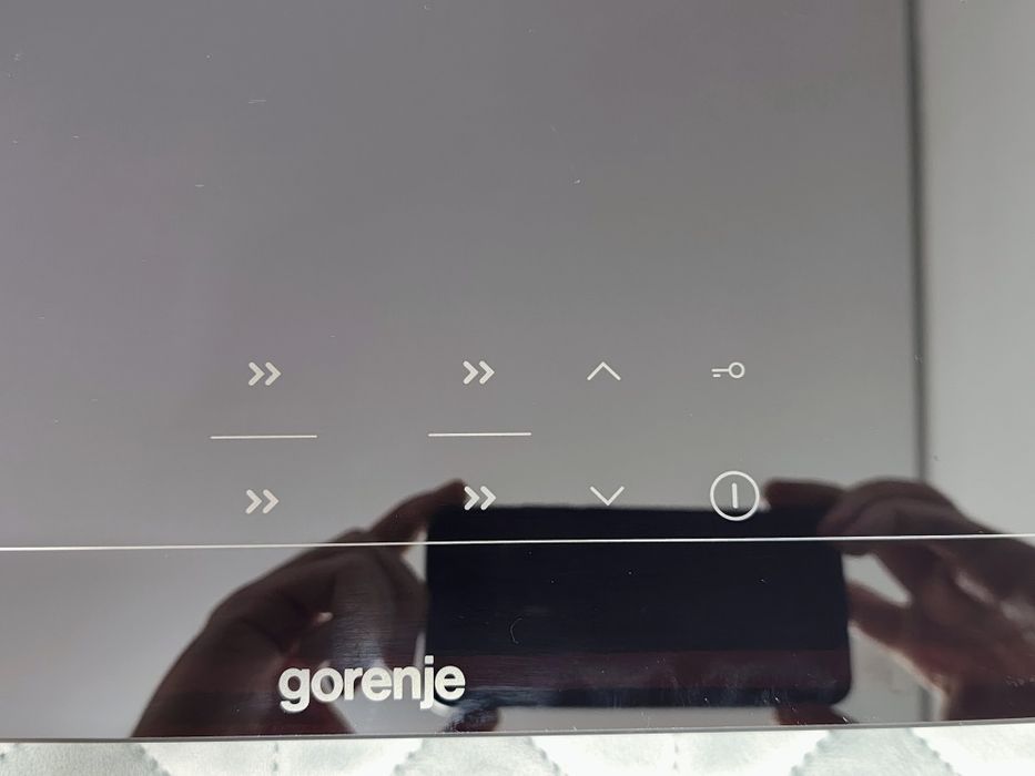 Продам індукційну варильну поверхню Gorenje IT40SC