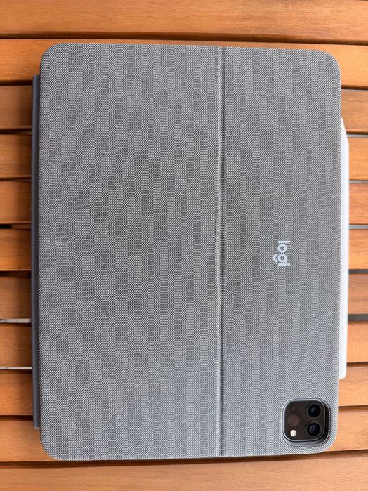 BOGATY ZESTAW Apple iPad Pro 11″ 4. generacji M2 128GB Wi‑Fi Space Gray + Logitech Combo Touch + Smart Folio + szkło 3MK